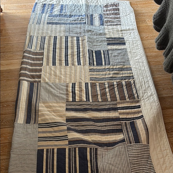 Striped Patchwork Quilt - Picture 3 of 6